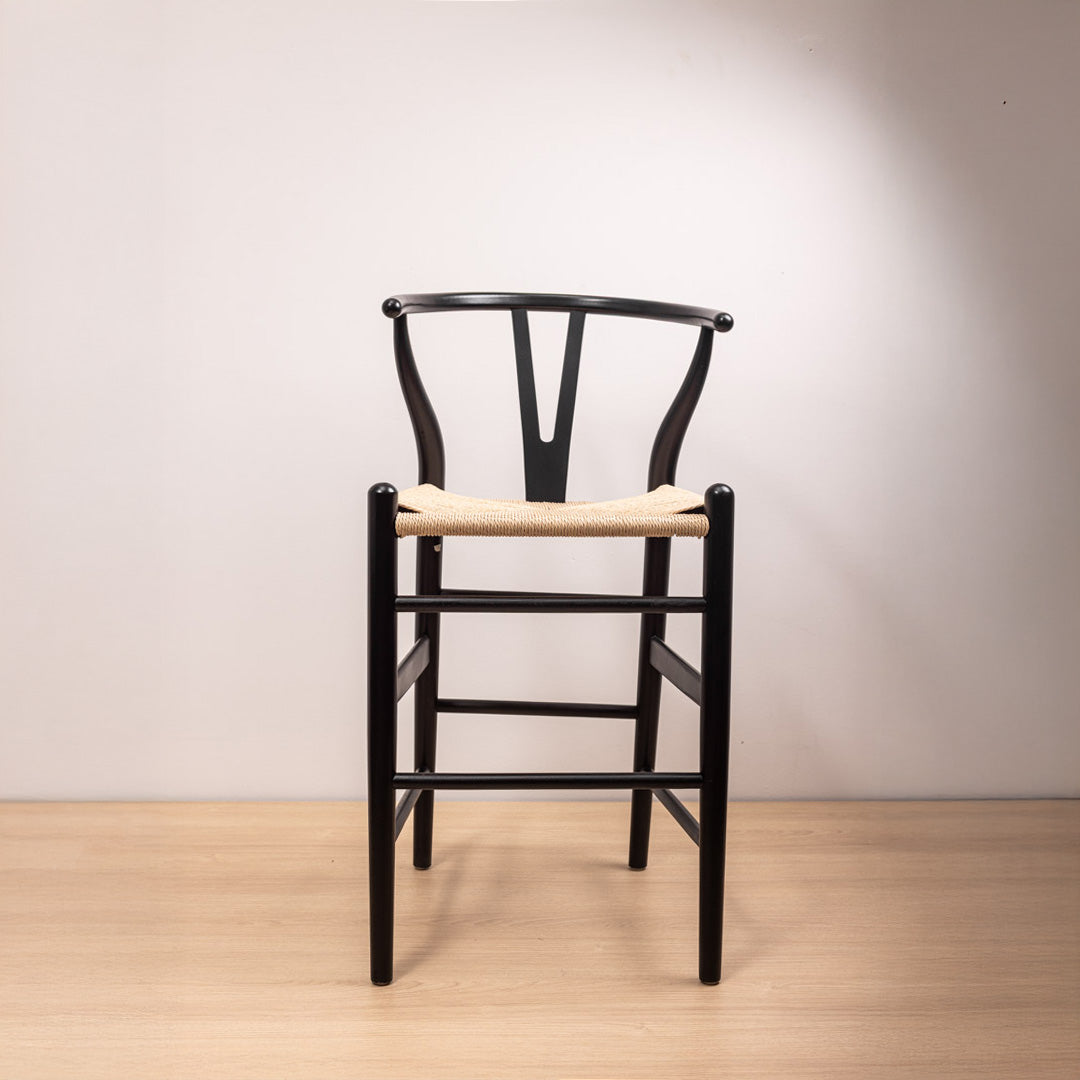 Taburete Wishbone Negro Asiento Natural