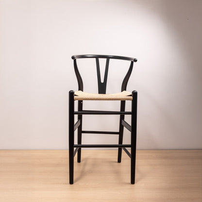 Taburete Wishbone Negro Asiento Natural