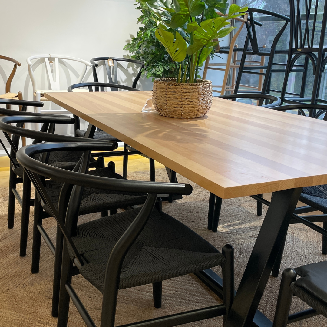 Comedor Genova 8P + 8 Sillas Wishbone Black Mesa