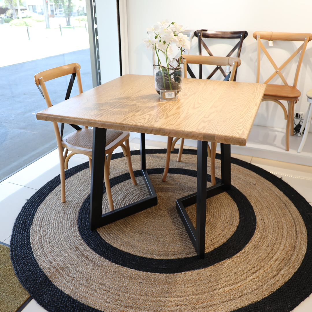 Comedor Pettra 100X100Cm + 4 Sillas Alonsa Mesa