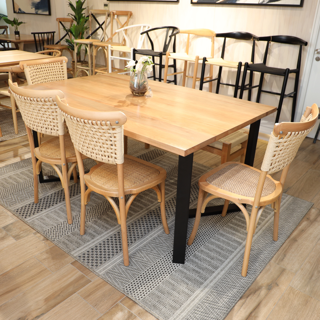 Comedor Filippa Roble + 4 Sillas Lorenza Banqueta Mesa