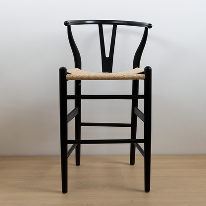 TABURETE WISHBONE NEGRO CON ASIENTO NATURAL