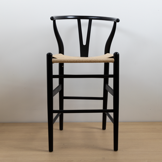 TABURETE WISHBONE NEGRO CON ASIENTO NATURAL