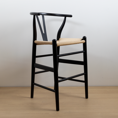 TABURETE WISHBONE NEGRO CON ASIENTO NATURAL