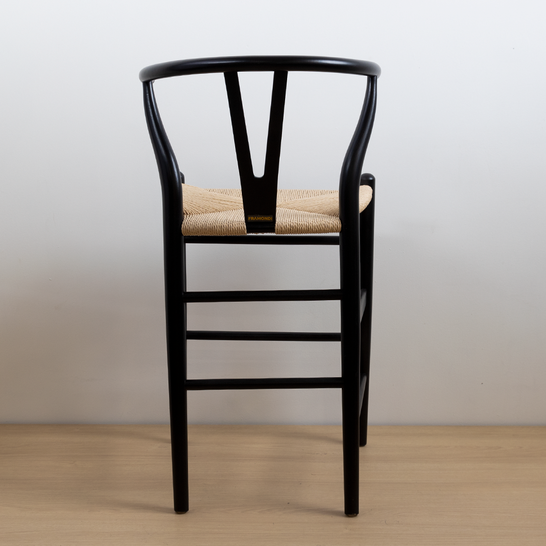 TABURETE WISHBONE NEGRO CON ASIENTO NATURAL