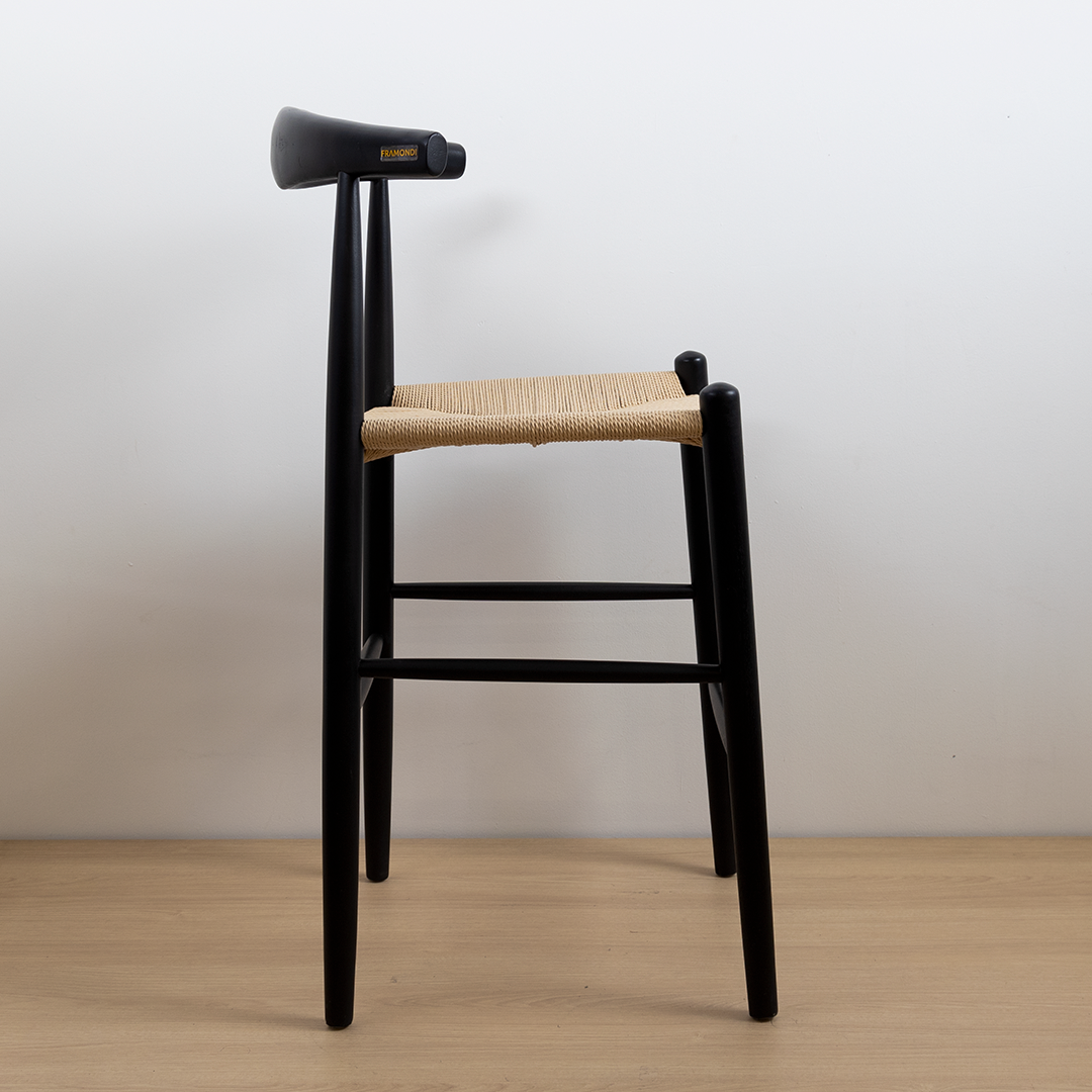 TABURETE ELBOW NEGRO ASIENTO NATURAL