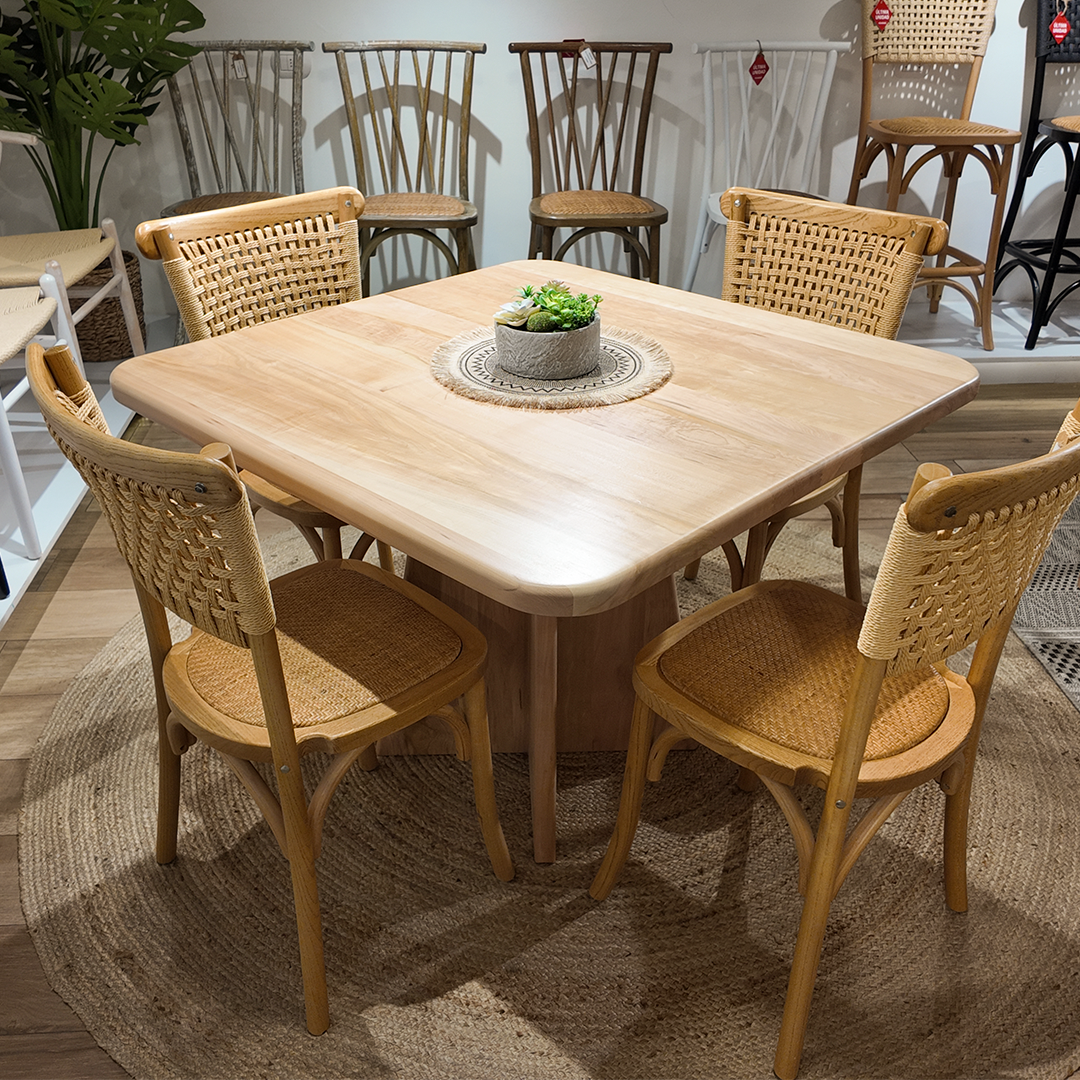 COMEDOR LEONORA + 4 SILLAS LORENZAS