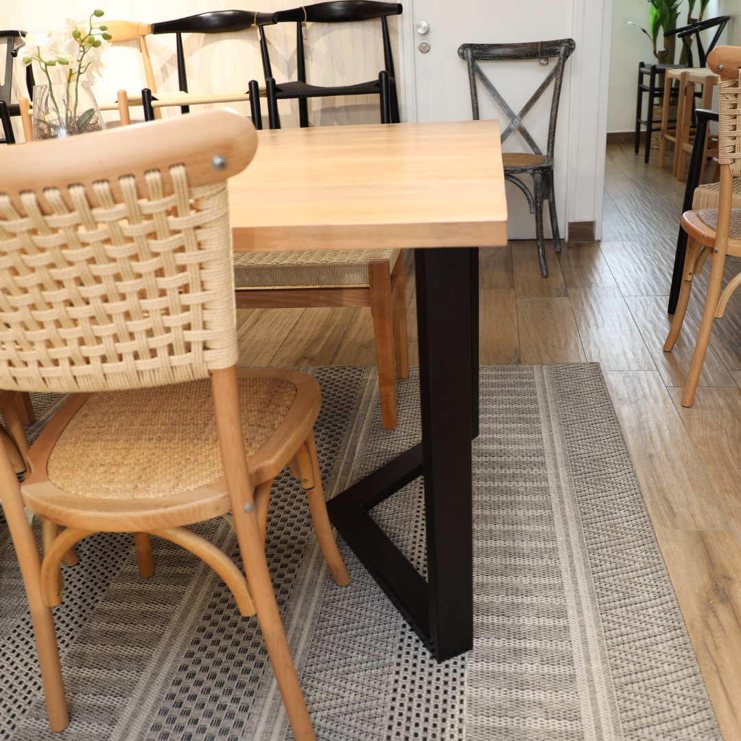 Comedor Filippa Roble + 4 Sillas Lorenza Banqueta Mesa