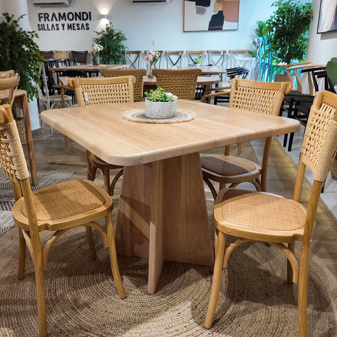 COMEDOR LEONORA + 4 SILLAS LORENZAS