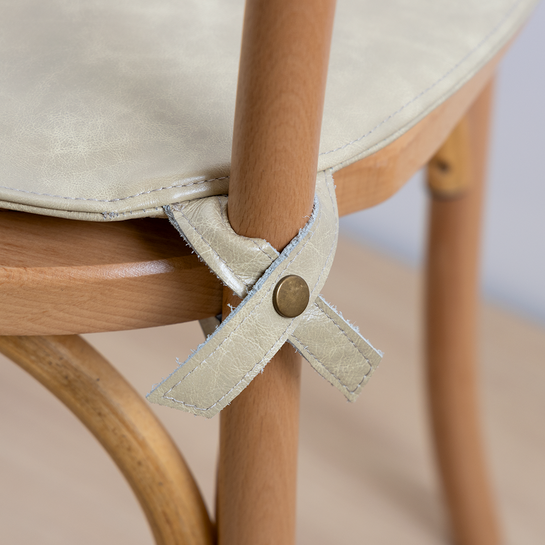 COJÍN CUERO MARFIL CROSSBACK