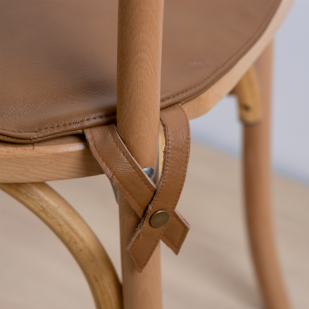 COJÍN CUERO CARAMELO CROSSBACK