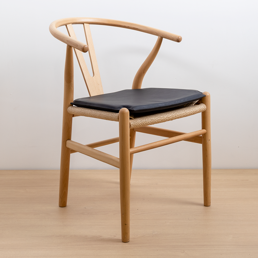 COJIN ECO CUERO WISHBONE NEGRO