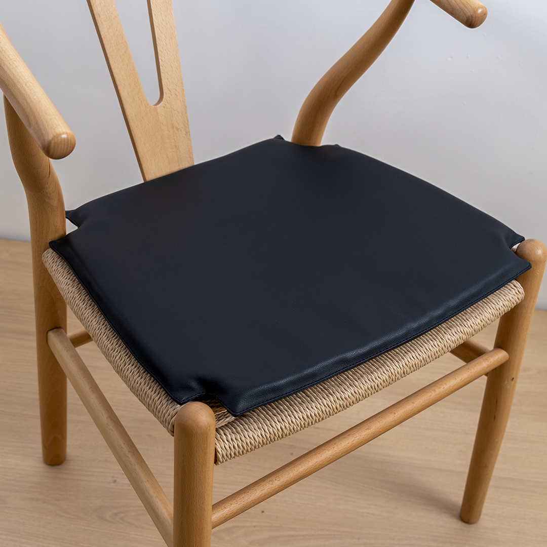 COJIN ECO CUERO WISHBONE NEGRO