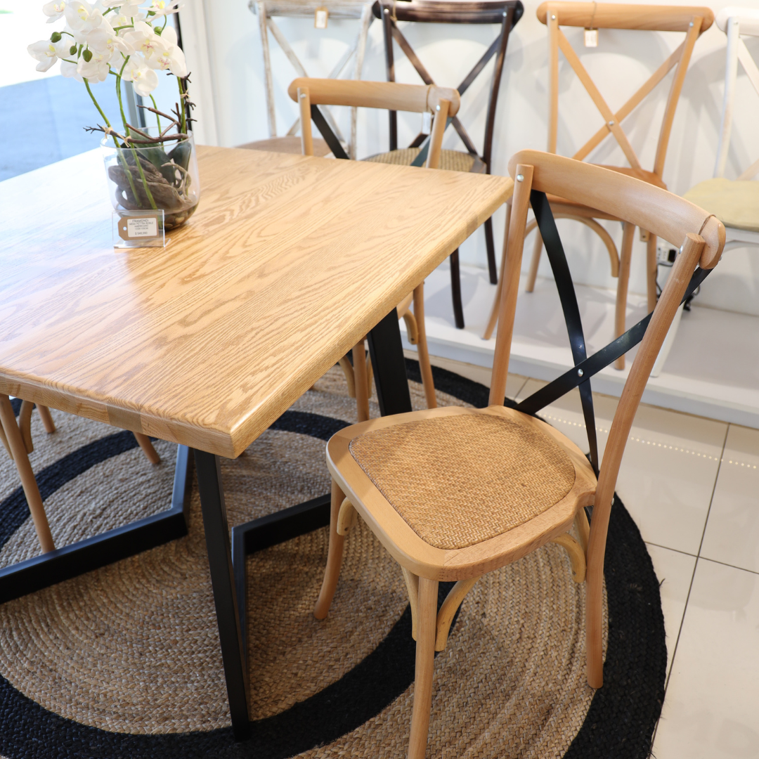 Mesa Pettra Roble Americano 100X100Cm Mesa