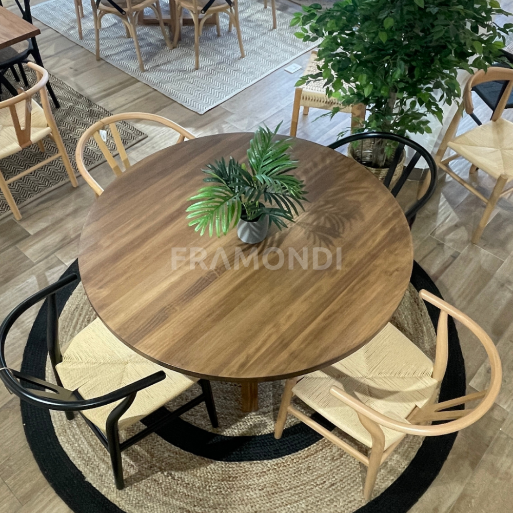 Comedor Carlota Nogal + 4 Sillas Wishbone Mesa