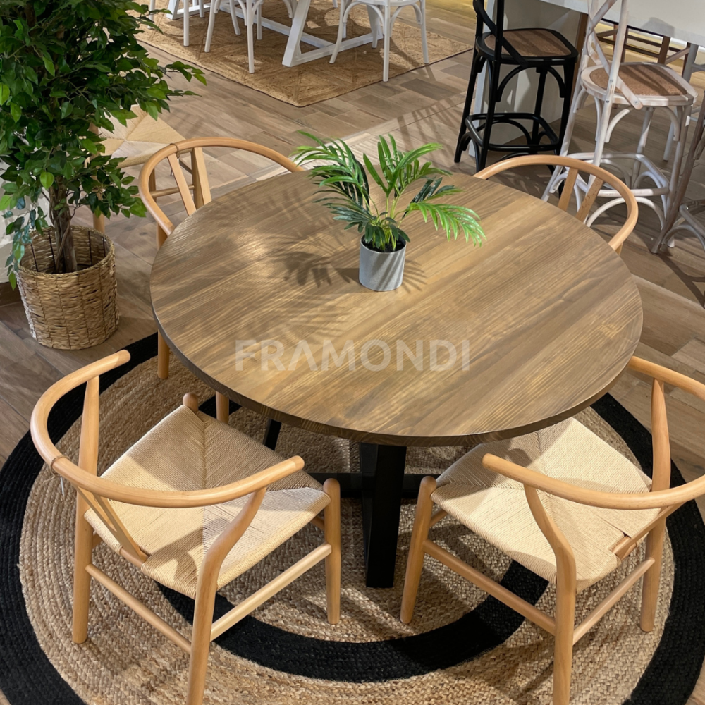 Comedor Clementa Nogal + 4 Sillas Wishbone Mesa