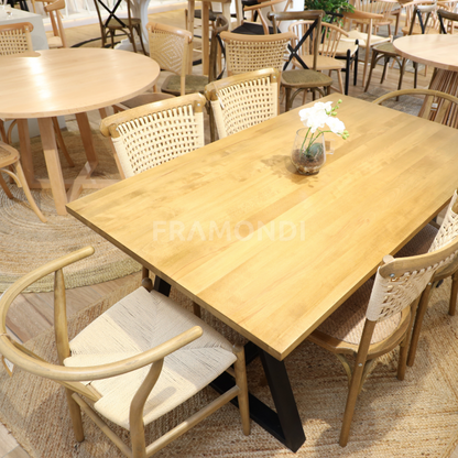 Comedor Luciana Haya 6P + 4 Lorenza Roble 2 Wishbone Mesa