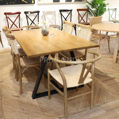 Comedor Luciana Haya 6P + 4 Lorenza Roble 2 Wishbone Mesa