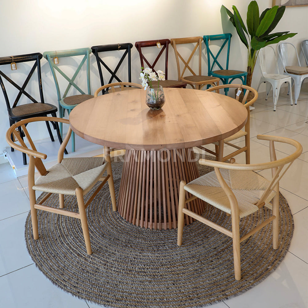 Comedor Martina Raulí + 4 Sillas Wishbone Mesa