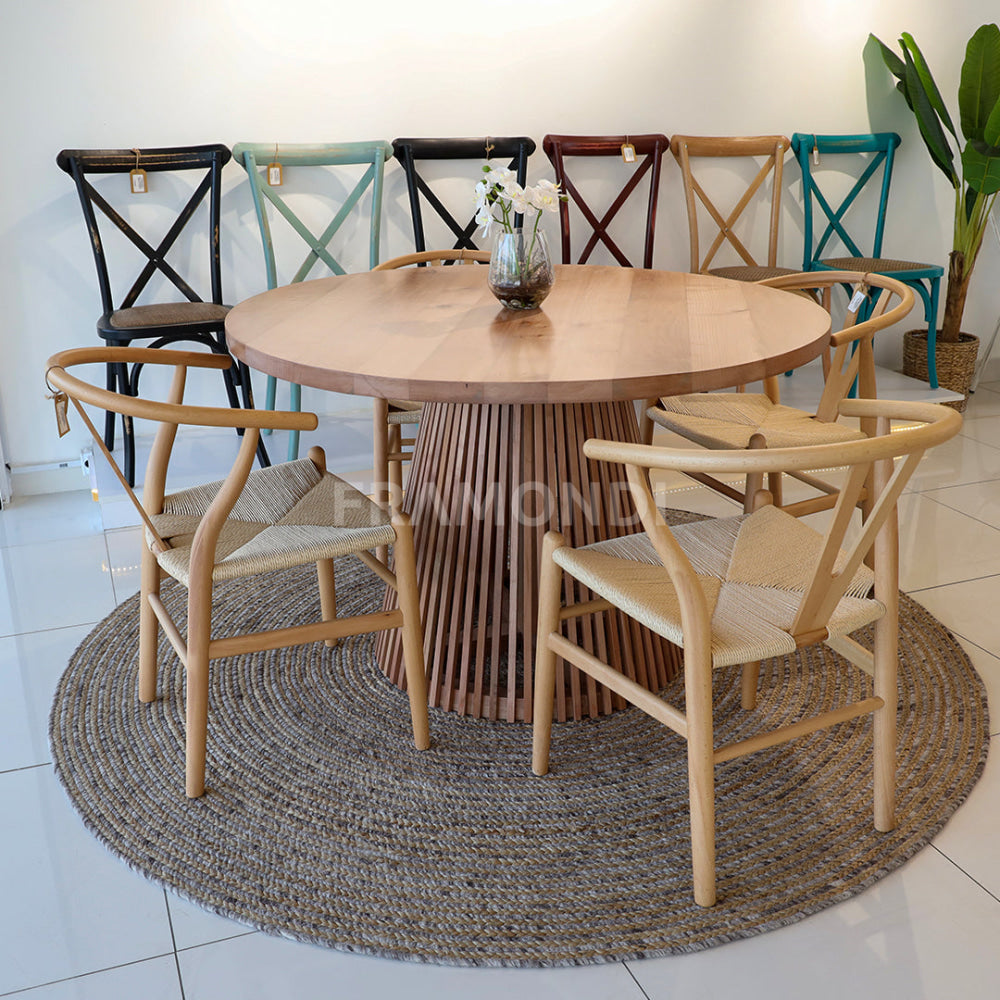 Comedor Martina Raulí + 4 Sillas Wishbone Mesa